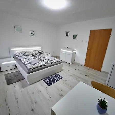 Kukabura Apartment *